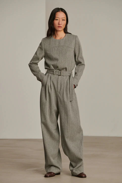 Pantalone oversize con cinta in vita